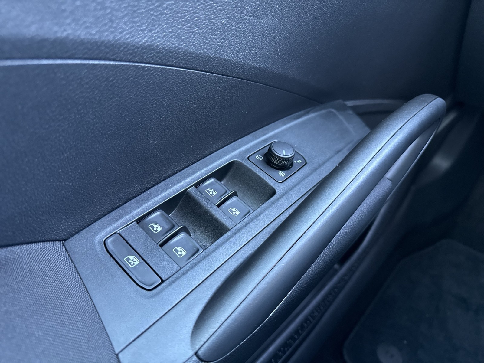 Skoda Fabia 1.0 TOUR CAM AHK-VORBEREITUNG NAVI SITZHZ.