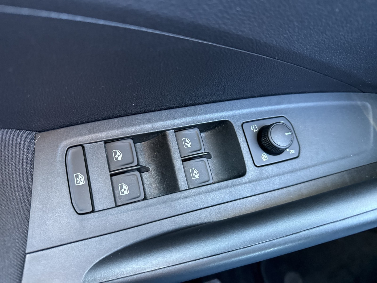 Skoda Fabia 1.0 TOUR CAM AHK-VORBEREITUNG NAVI SITZHZ.