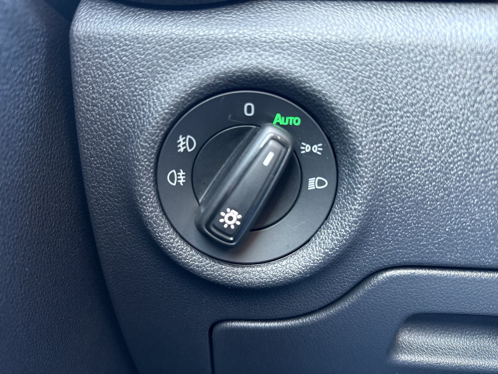 Skoda Fabia 1.0 TOUR CAM AHK-VORBEREITUNG NAVI SITZHZ.