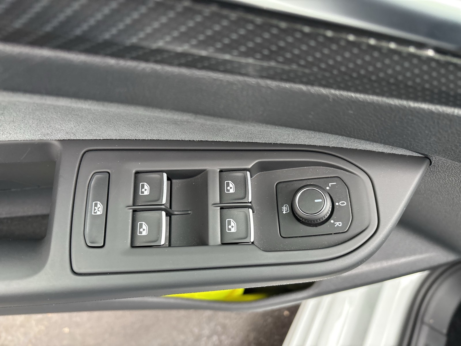 Volkswagen Golf VIII 2.0 R 4X4 AKRAPOVIC CAM ACC LM19 LED+