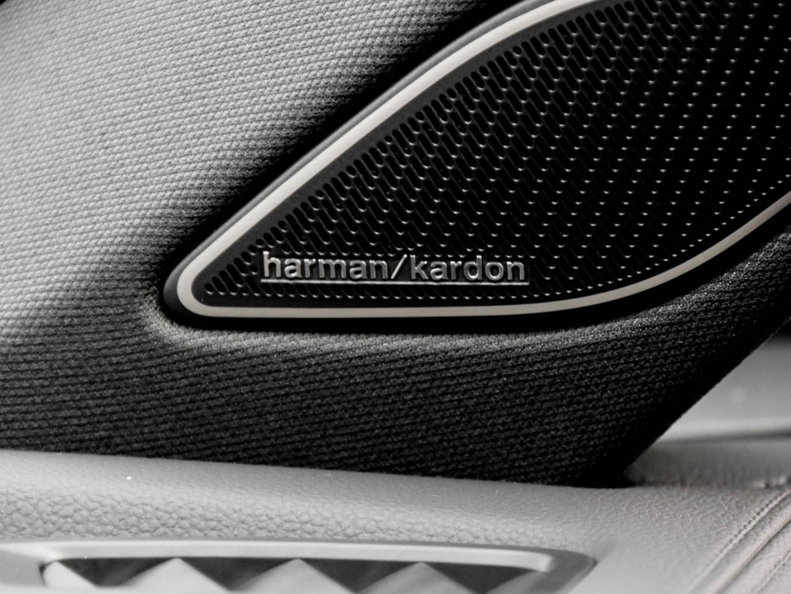 Volkswagen Tiguan 1.5 R-LINE DSG HARMANKARDON BLACKSTYLE
