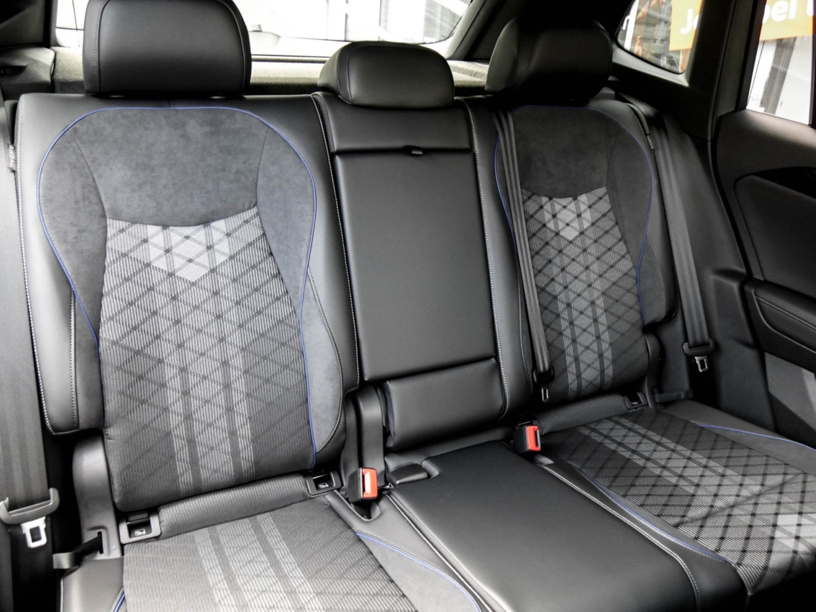 Volkswagen Tiguan 1.5 R-LINE DSG HARMANKARDON BLACKSTYLE