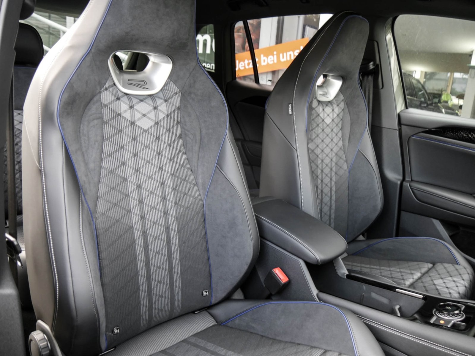 Volkswagen Tiguan 1.5 R-LINE DSG HARMANKARDON BLACKSTYLE