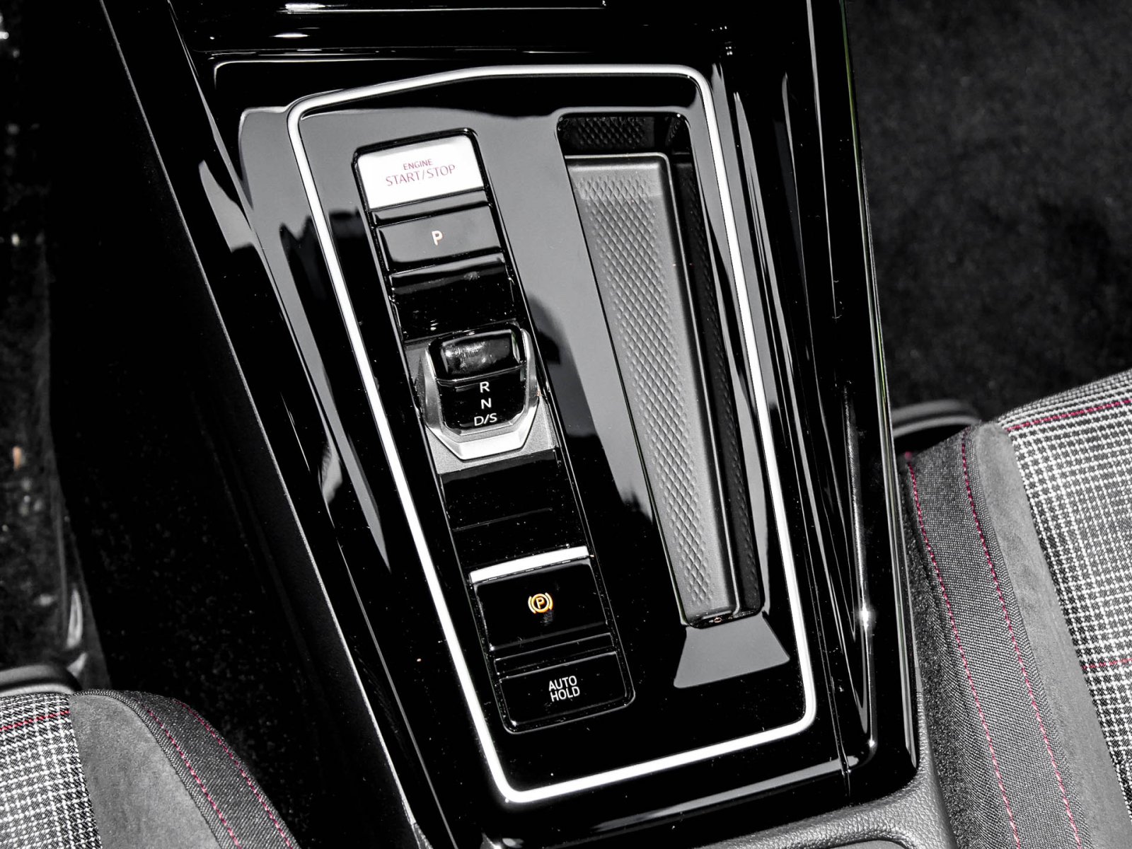 Volkswagen Golf GTI HARMANKARDON BLACKSTYLE PANO AHK