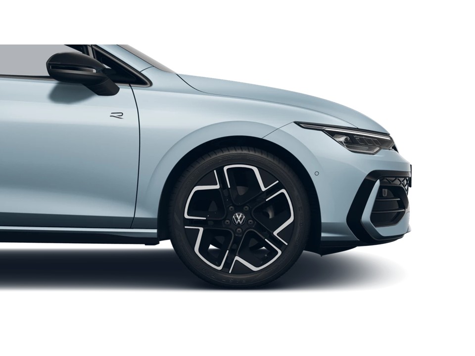 Volkswagen Golf 1.5 R-LINE DSG BLACKSTYLE PANO AHK CAM LM18