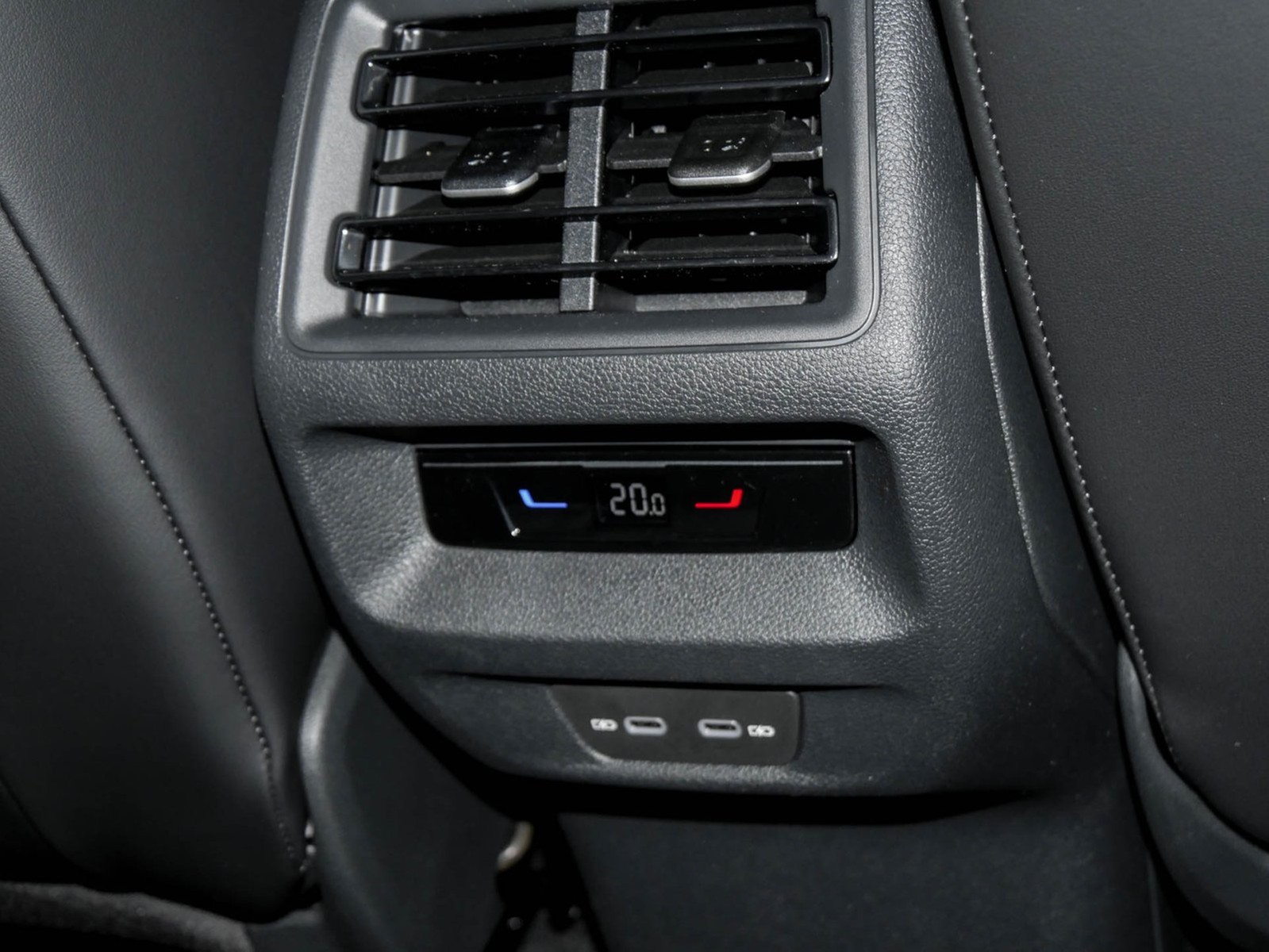 Volkswagen Tiguan 1.5 R-LINE DSG BLACKSTYLE PANO eKLAPPE