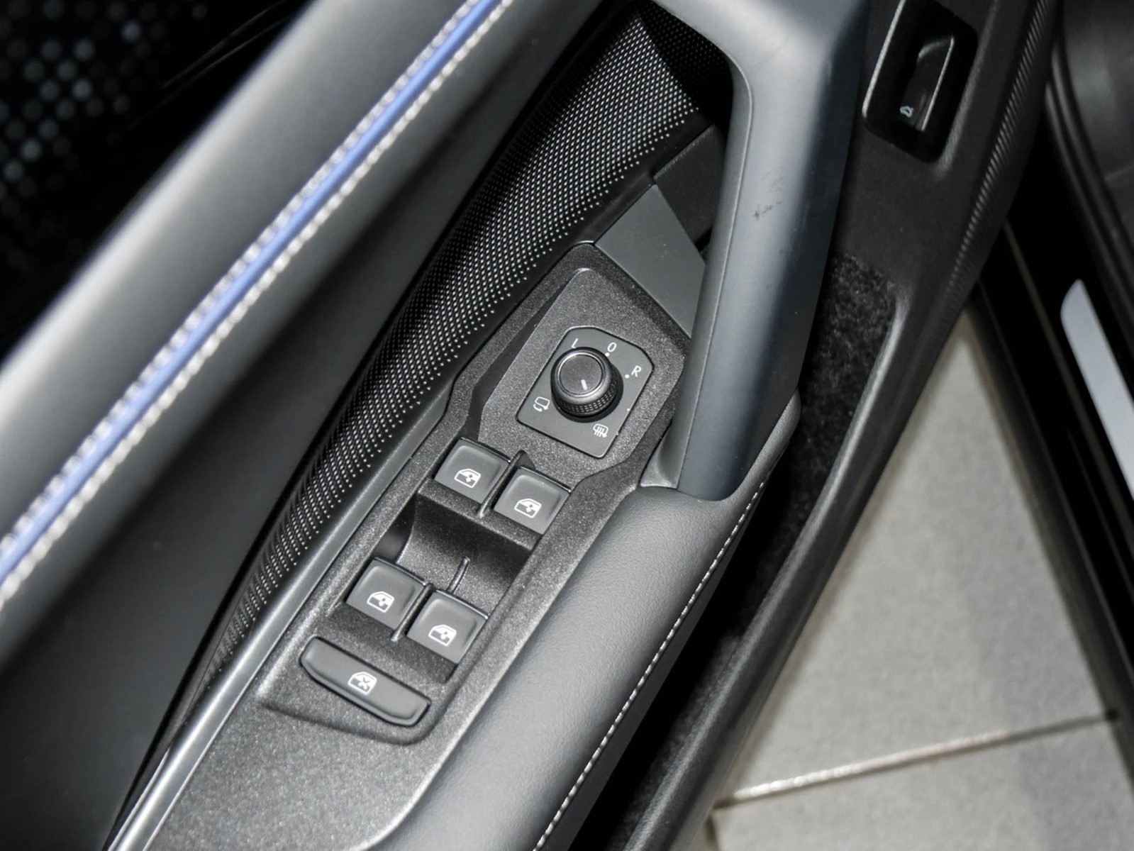 Volkswagen Tiguan 1.5 R-LINE DSG BLACKSTYLE PANO eKLAPPE