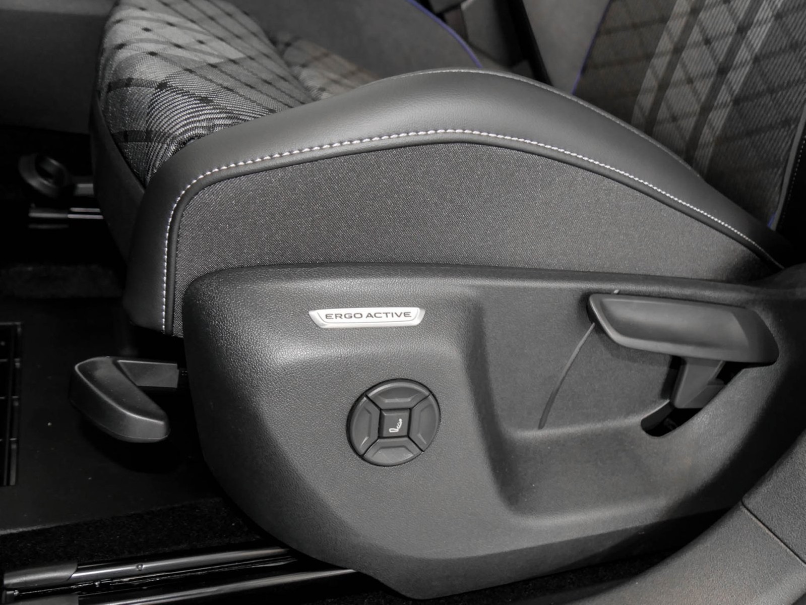 Volkswagen Tiguan 1.5 R-LINE DSG BLACKSTYLE PANO eKLAPPE