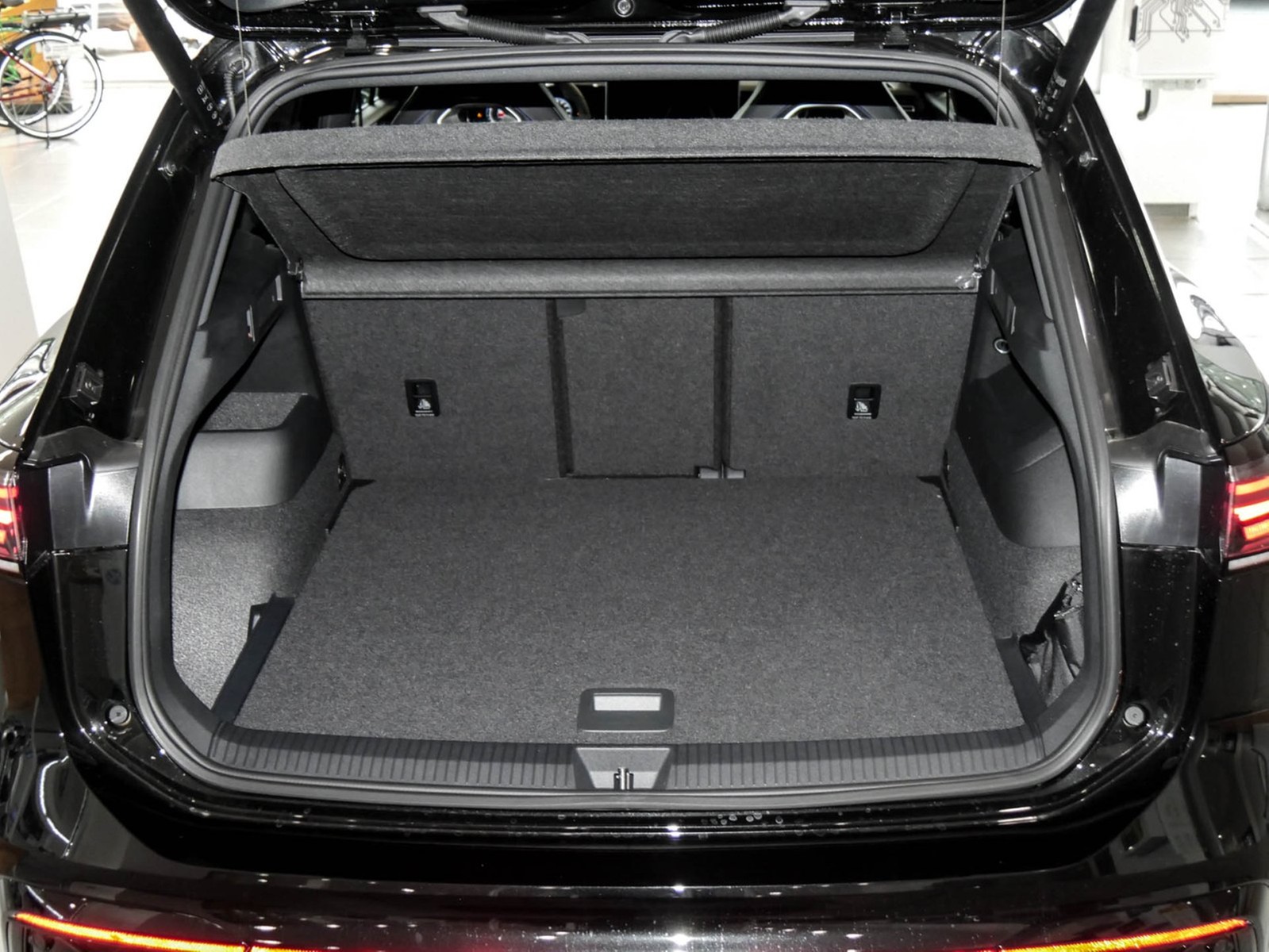 Volkswagen Tiguan 1.5 R-LINE DSG BLACKSTYLE PANO eKLAPPE