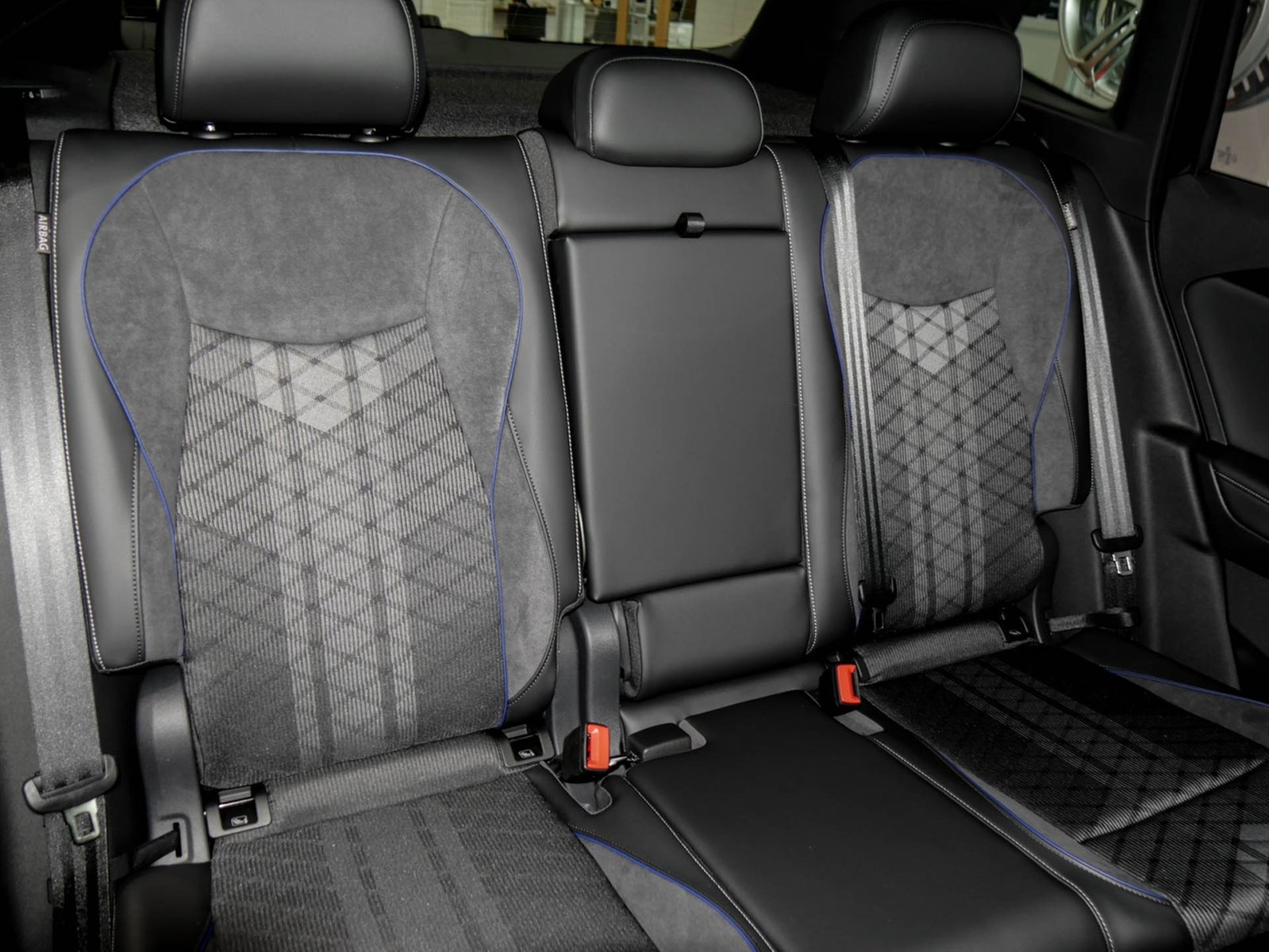 Volkswagen Tiguan 1.5 R-LINE DSG BLACKSTYLE PANO eKLAPPE