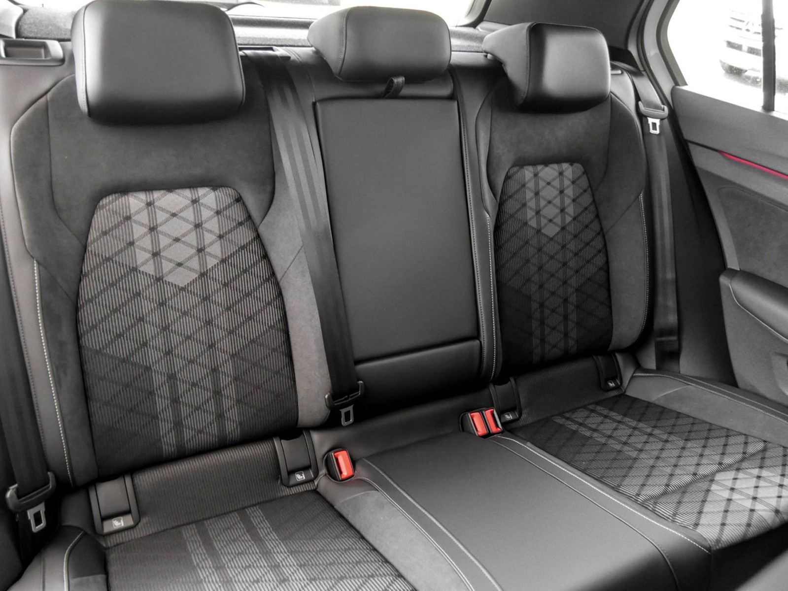 Volkswagen Golf 1.5 R-LINE DSG