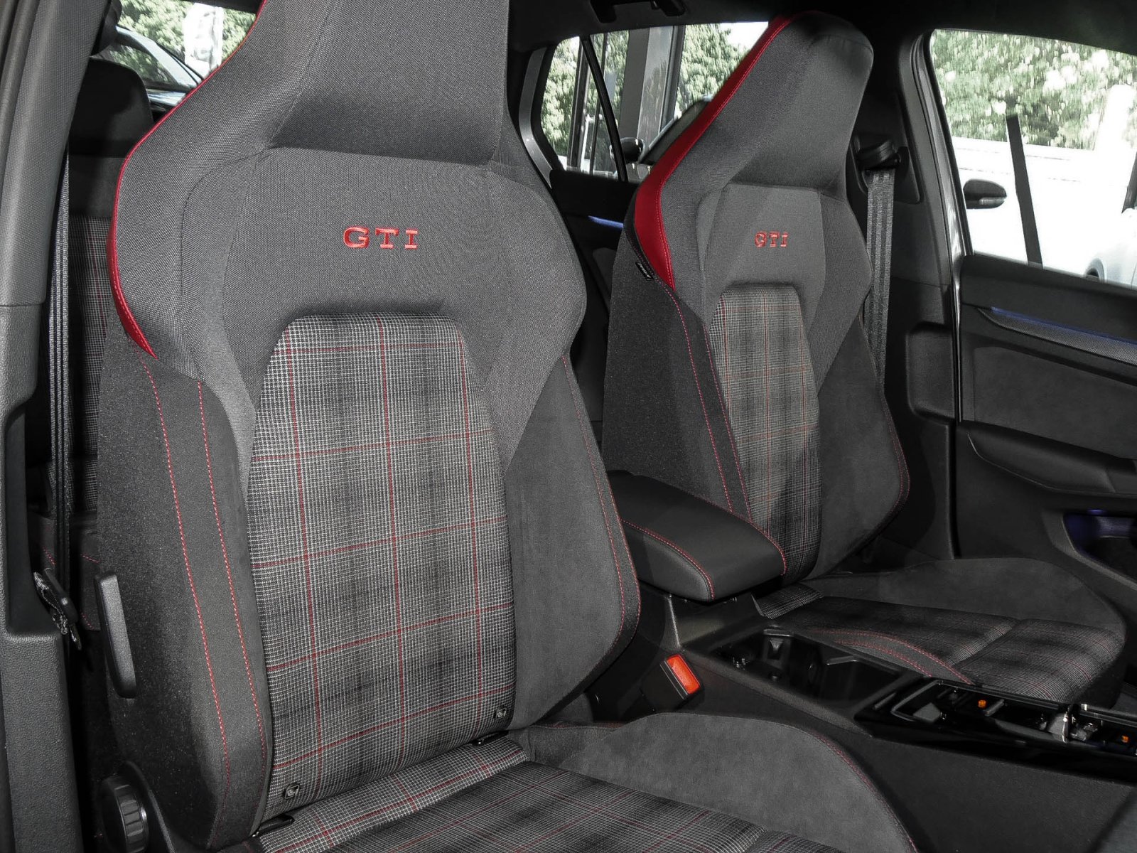 Volkswagen Golf GTI NAVI HARMANKARDON BLACKSTYLE CAM