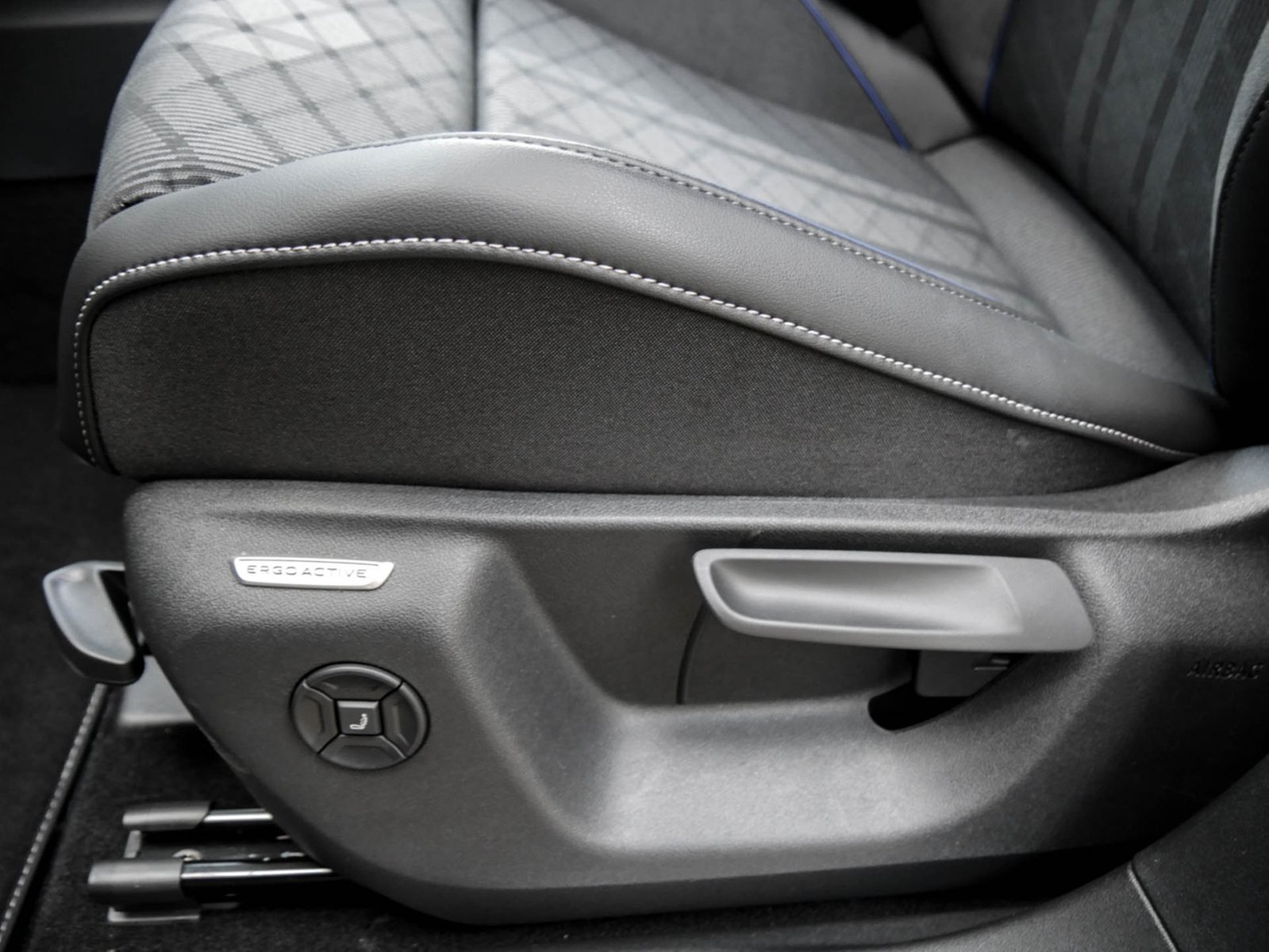 Volkswagen Tiguan 1.5 R-LINE DSG BLACKSTYLE HARMANKARDON