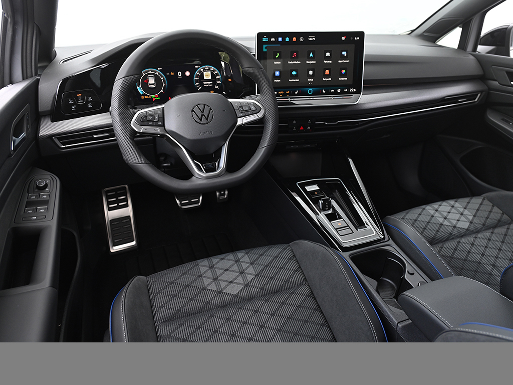 Volkswagen Golf 1.5 R-LINE DSG BLACKSTYLE MATRIXLED AHK CAM