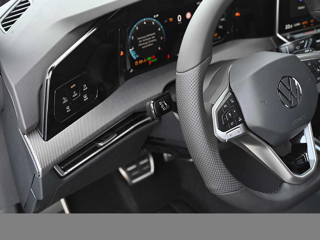 Volkswagen Golf 1.5 R-LINE DSG BLACKSTYLE MATRIXLED AHK CAM