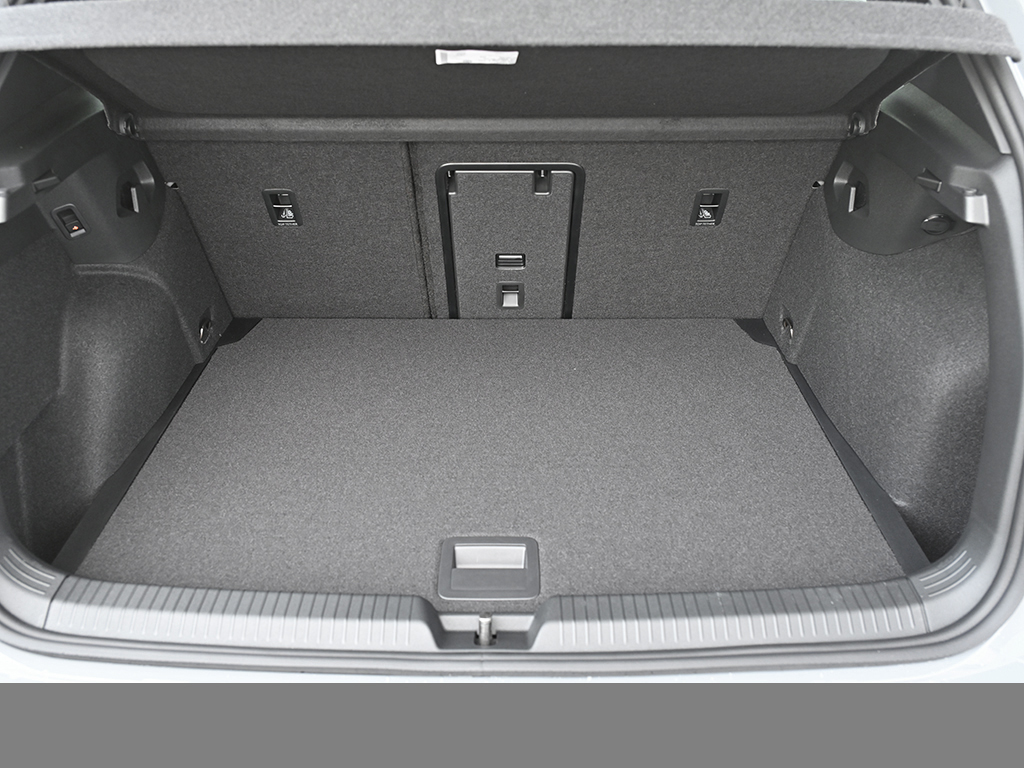 Volkswagen Golf 1.5 R-LINE DSG BLACKSTYLE MATRIXLED AHK CAM