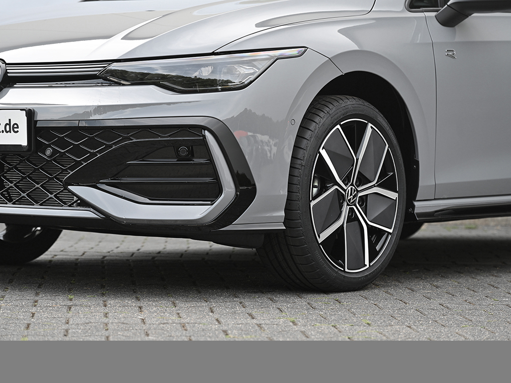 Volkswagen Golf 1.5 R-LINE DSG BLACKSTYLE MATRIXLED AHK CAM