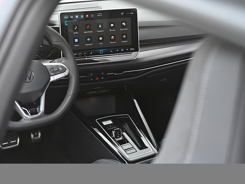 Volkswagen Golf 1.5 R-LINE DSG BLACKSTYLE MATRIXLED AHK CAM