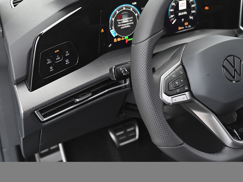 Volkswagen Golf 1.5 R-LINE DSG BLACKSTYLE MATRIXLED AHK CAM