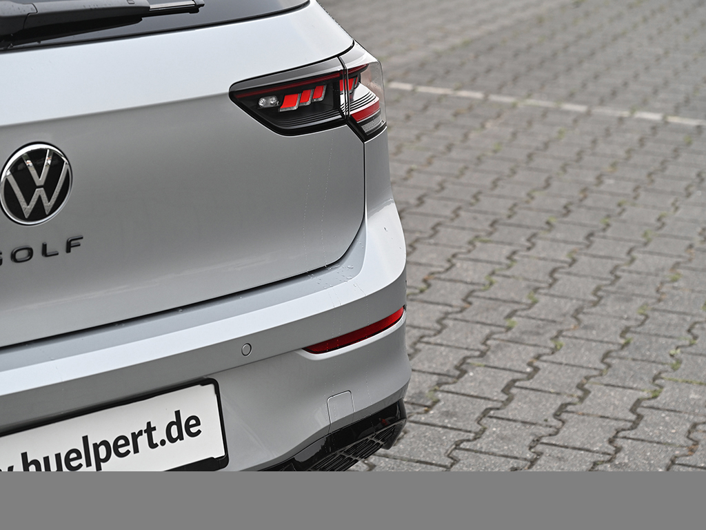 Volkswagen Golf 1.5 R-LINE DSG BLACKSTYLE MATRIXLED AHK CAM