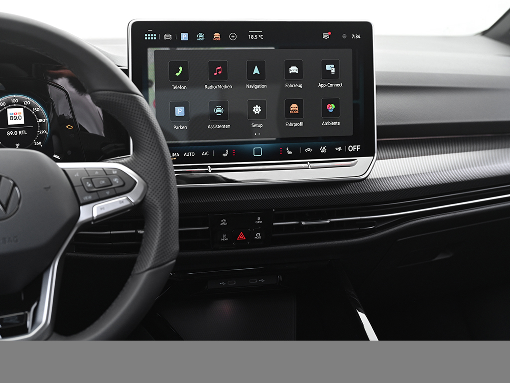 Volkswagen Golf 1.5 R-LINE DSG BLACKSTYLE MATRIXLED AHK CAM