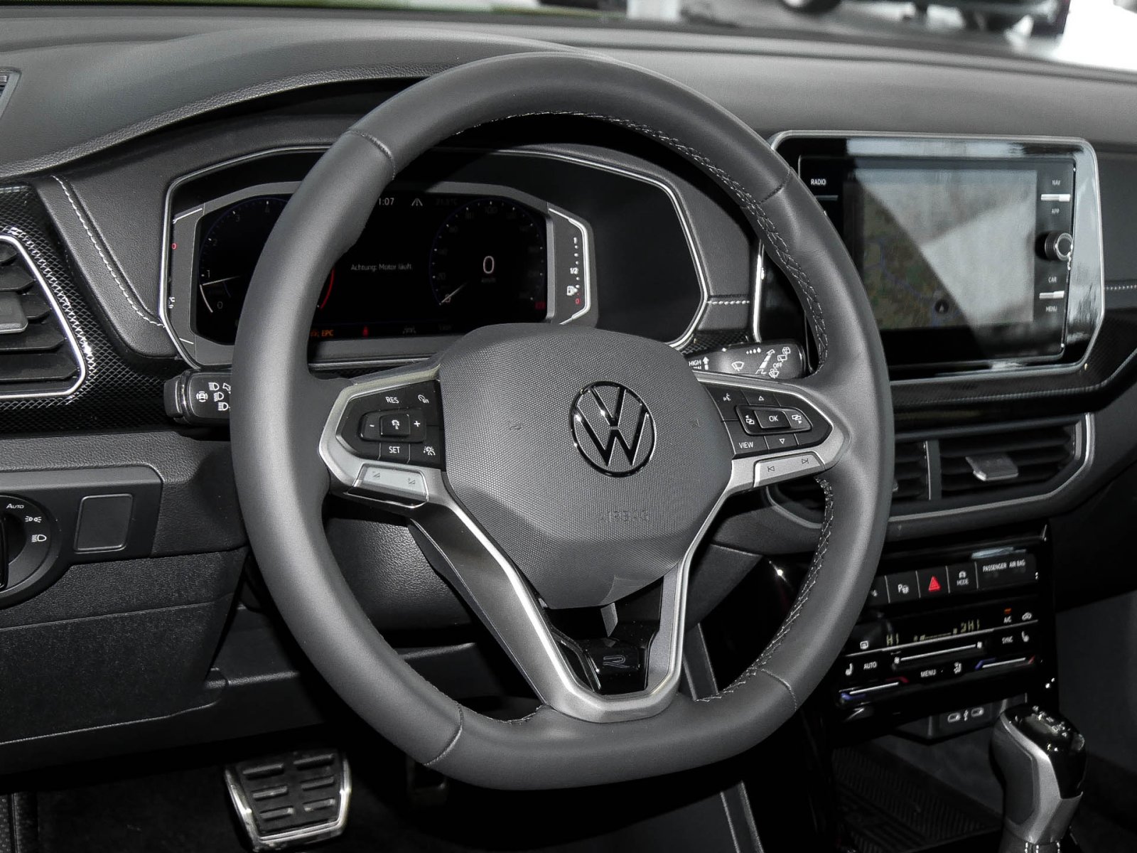 Volkswagen T-Cross 1.5 R-LINE DSG NAVI AHK CAM KEYLESS LM18