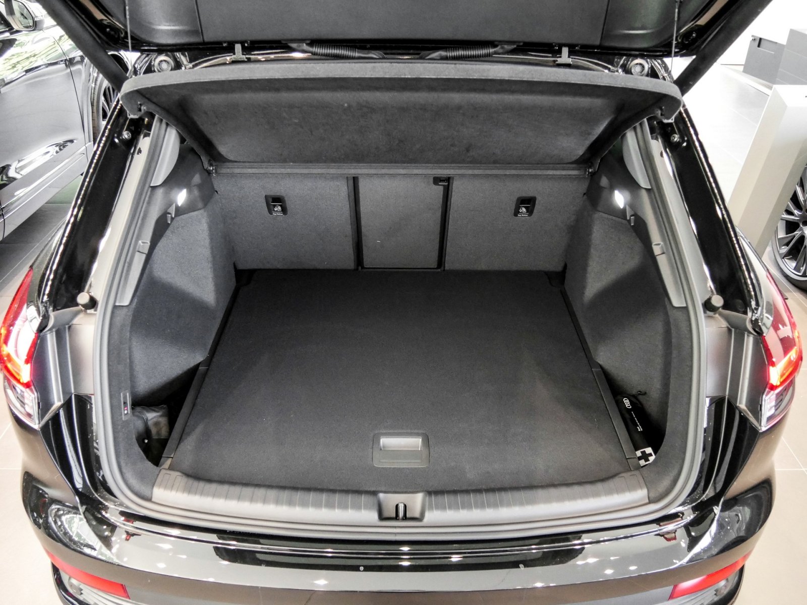 Audi Q4 45 e-tron quattro S Line AHK+Pano+MatrixLED+Assistenzpaket+