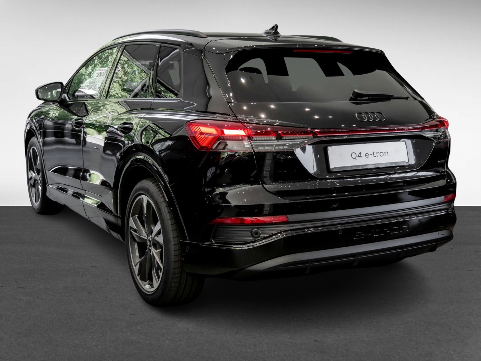 Audi Q4 45 e-tron quattro S Line AHK+Pano+MatrixLED+Assistenzpaket+