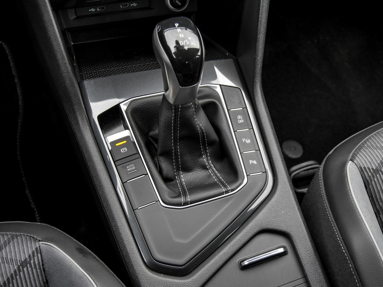 Volkswagen Tiguan 1.5 R-LINE AHK CAM ACC LM19 E-KLAPPE NAVI