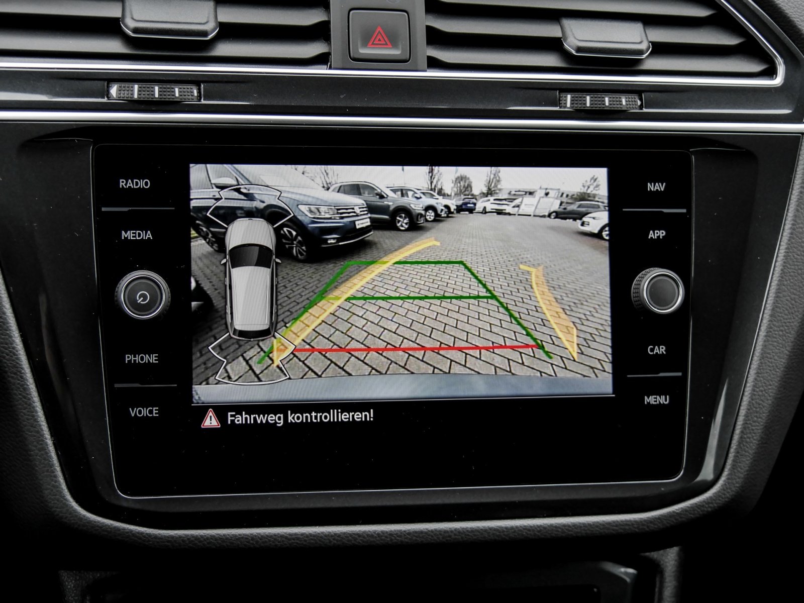 Volkswagen Tiguan 1.5 R-LINE AHK CAM ACC LM19 E-KLAPPE NAVI