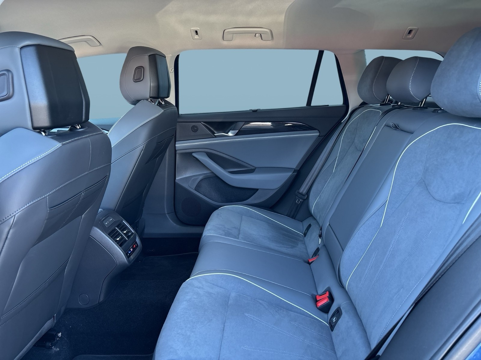 Volkswagen Passat Variant 2.0 BUSINESS STANDHZ CAM ACC NAVI