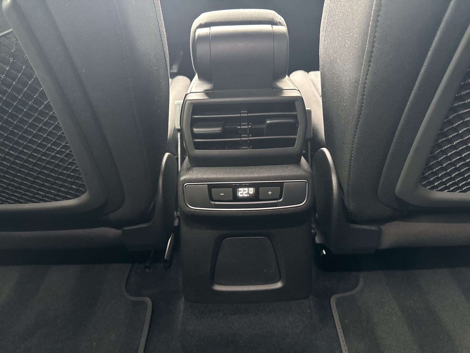 Audi Q4 e-tron 40 S LINE PANO AHK KAMERA ALU20" NAVI+