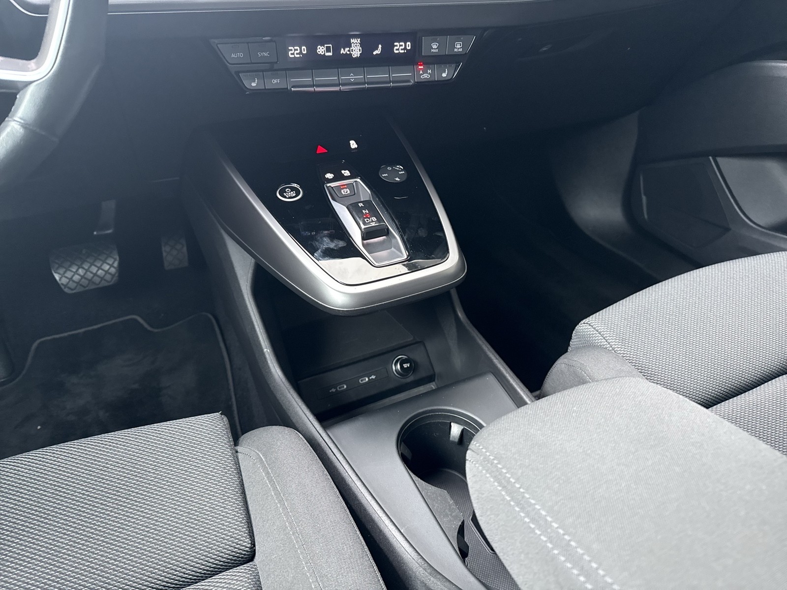 Audi Q4 e-tron 40 S LINE PANO AHK KAMERA ALU20" NAVI+