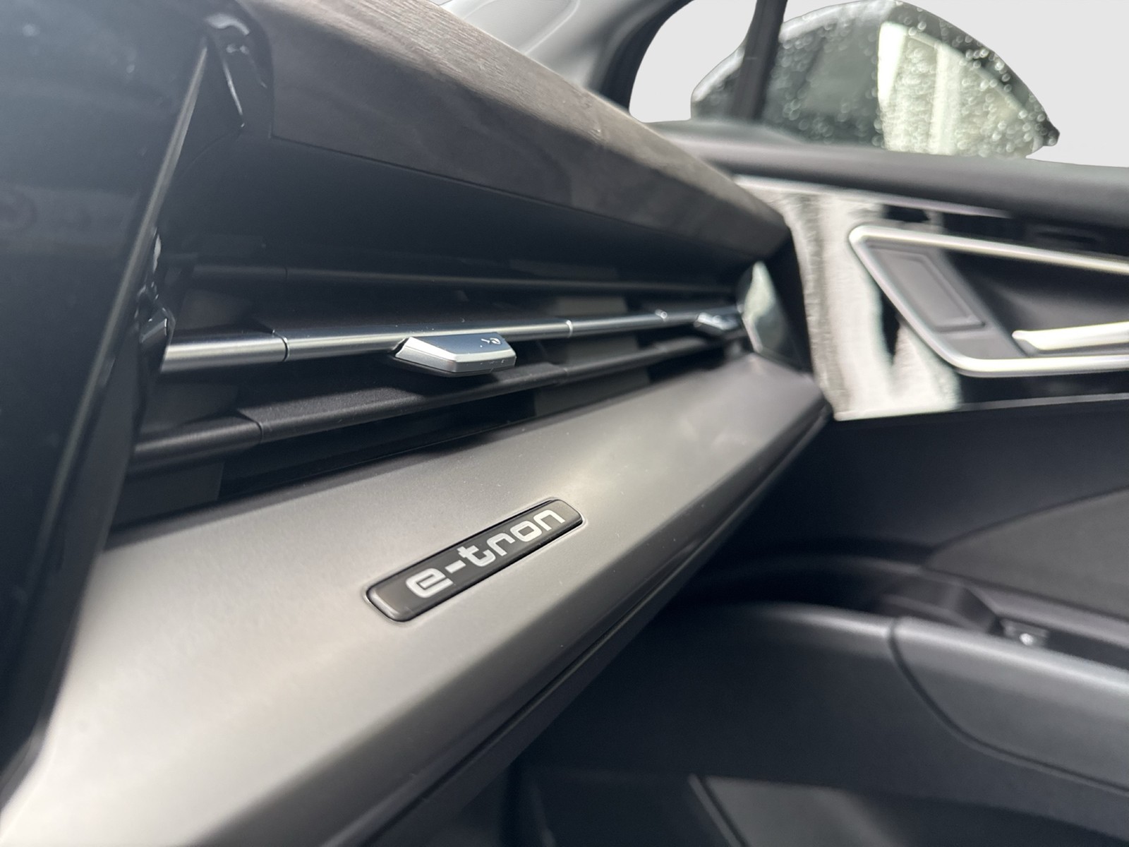 Audi Q4 e-tron 40 S LINE PANO AHK KAMERA ALU20" NAVI+