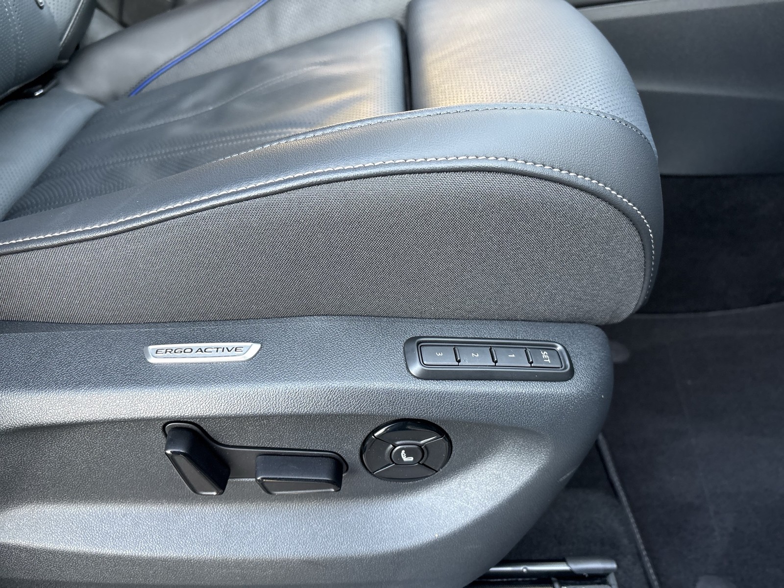 Volkswagen Tiguan 1.5 HYBRID R-LINE LEDER AHK 360CAM LM20