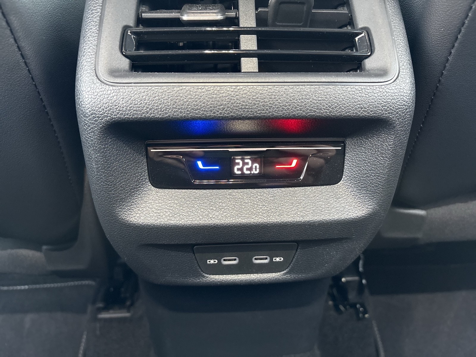 Volkswagen Tiguan 1.5 HYBRID R-LINE LEDER AHK 360CAM LM20