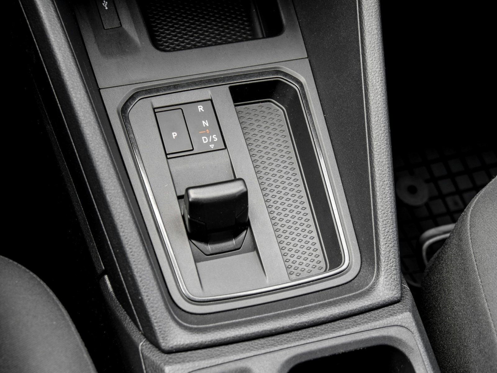 Volkswagen Caddy 2.0 Kombi AHK SITZHEIZUNG EINPARKHILFE DAB+
