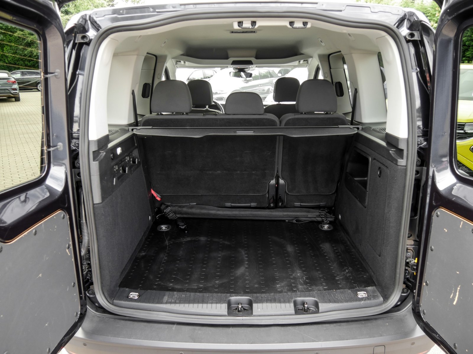 Volkswagen Caddy 2.0 Kombi AHK SITZHEIZUNG EINPARKHILFE DAB+