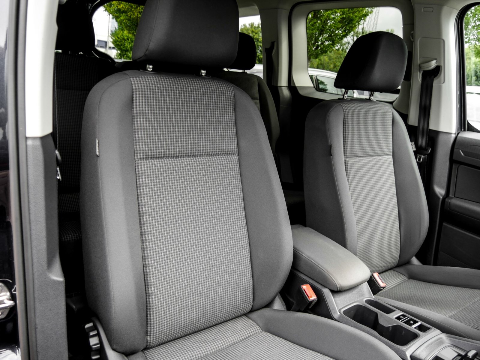 Volkswagen Caddy 2.0 Kombi AHK SITZHEIZUNG EINPARKHILFE DAB+
