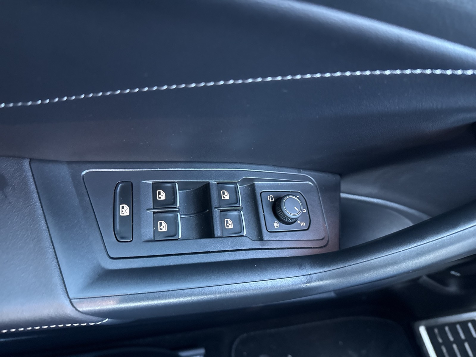 Volkswagen T-Roc 1.5 R-LINE BLACKSTYLE PANO BEATS LM19 NAVI