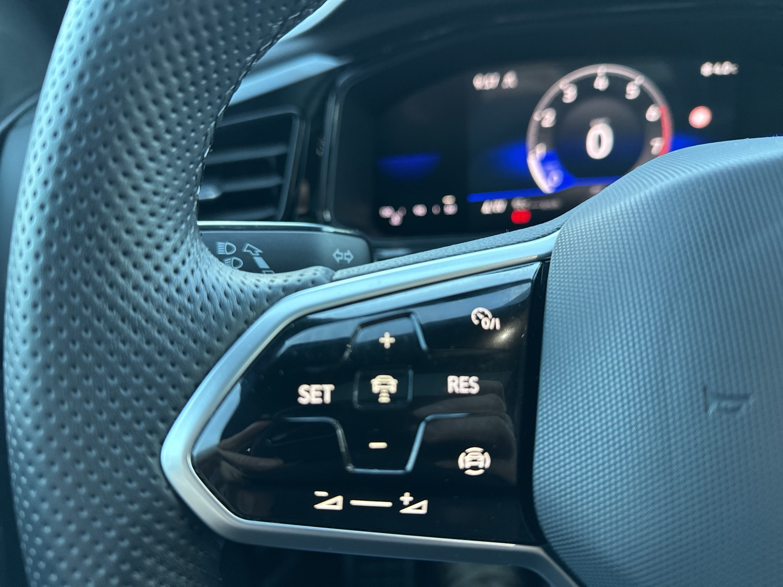 Volkswagen T-Roc 1.5 R-LINE BLACKSTYLE PANO BEATS LM19 NAVI