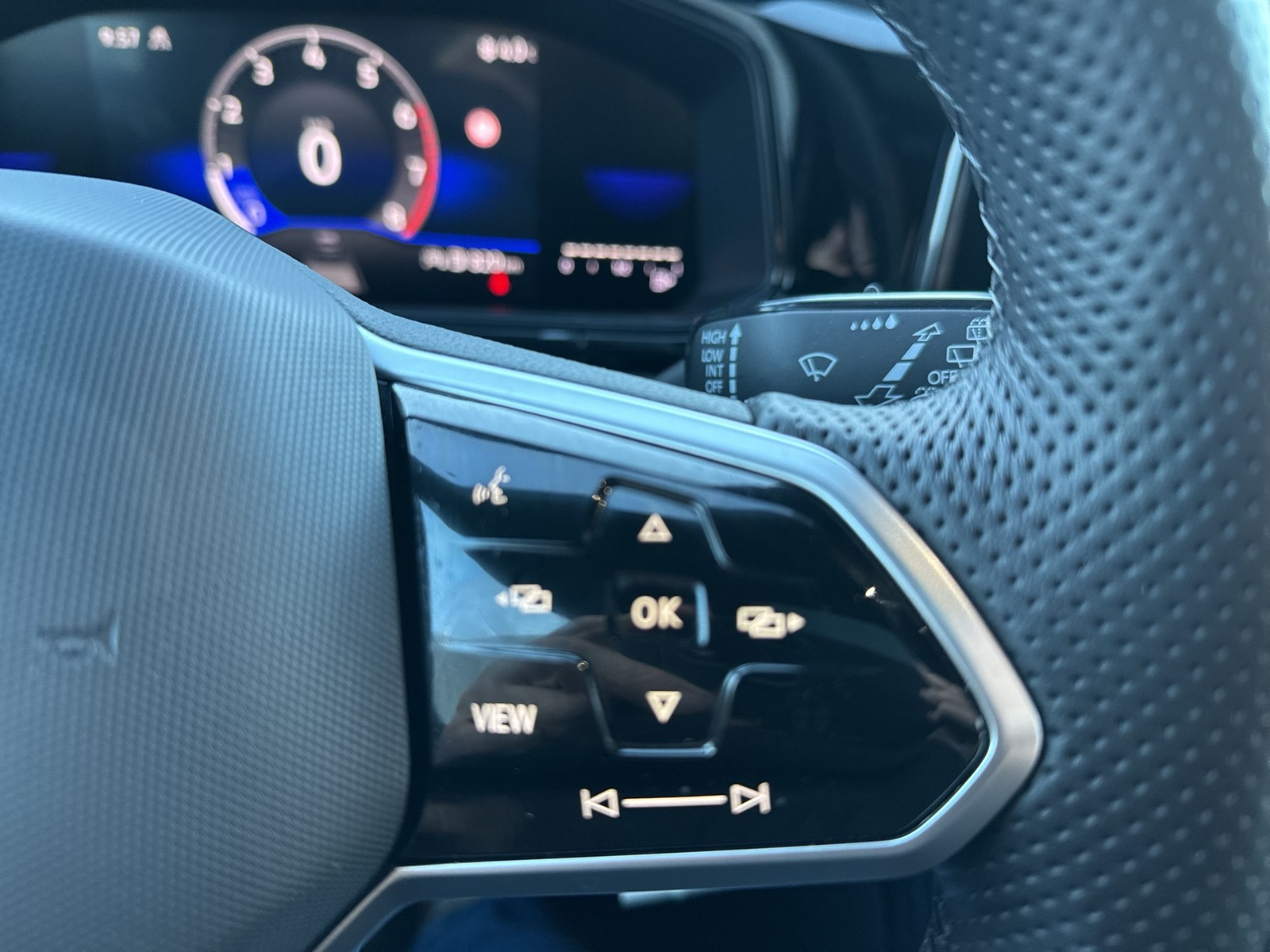 Volkswagen T-Roc 1.5 R-LINE BLACKSTYLE PANO BEATS LM19 NAVI