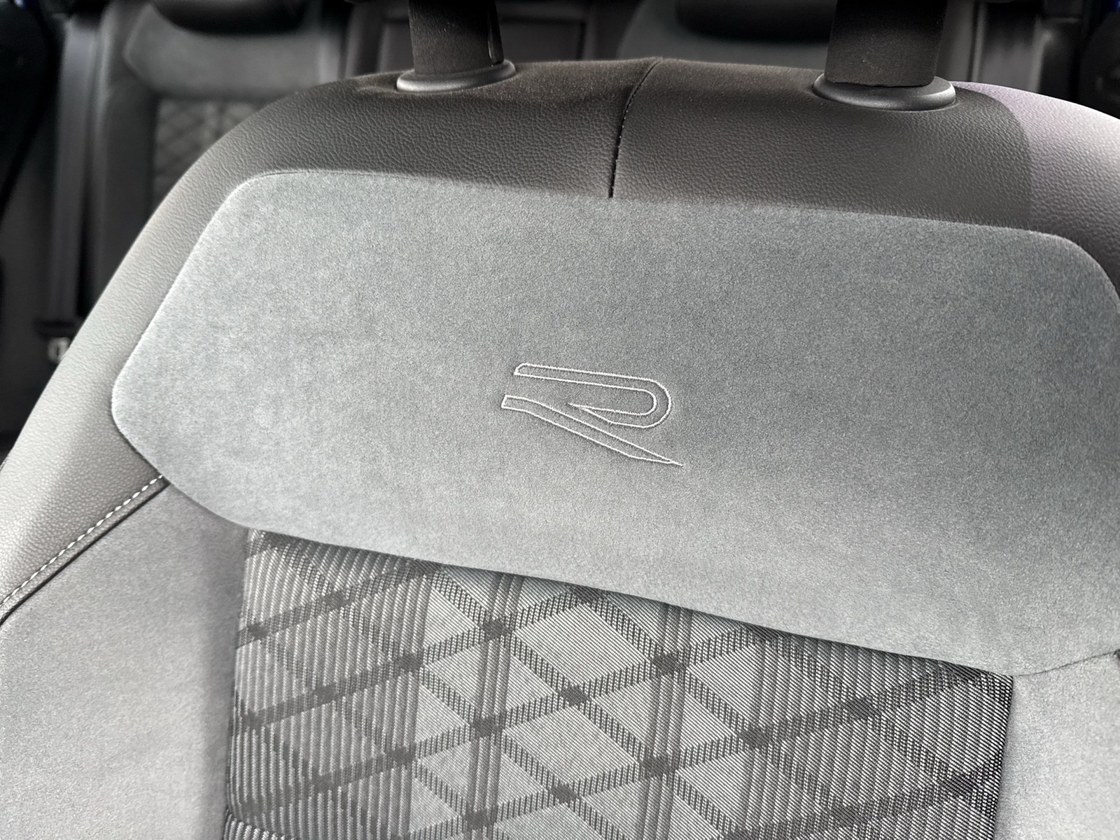 Volkswagen T-Roc 1.5 R-LINE BLACKSTYLE PANO BEATS LM19 NAVI