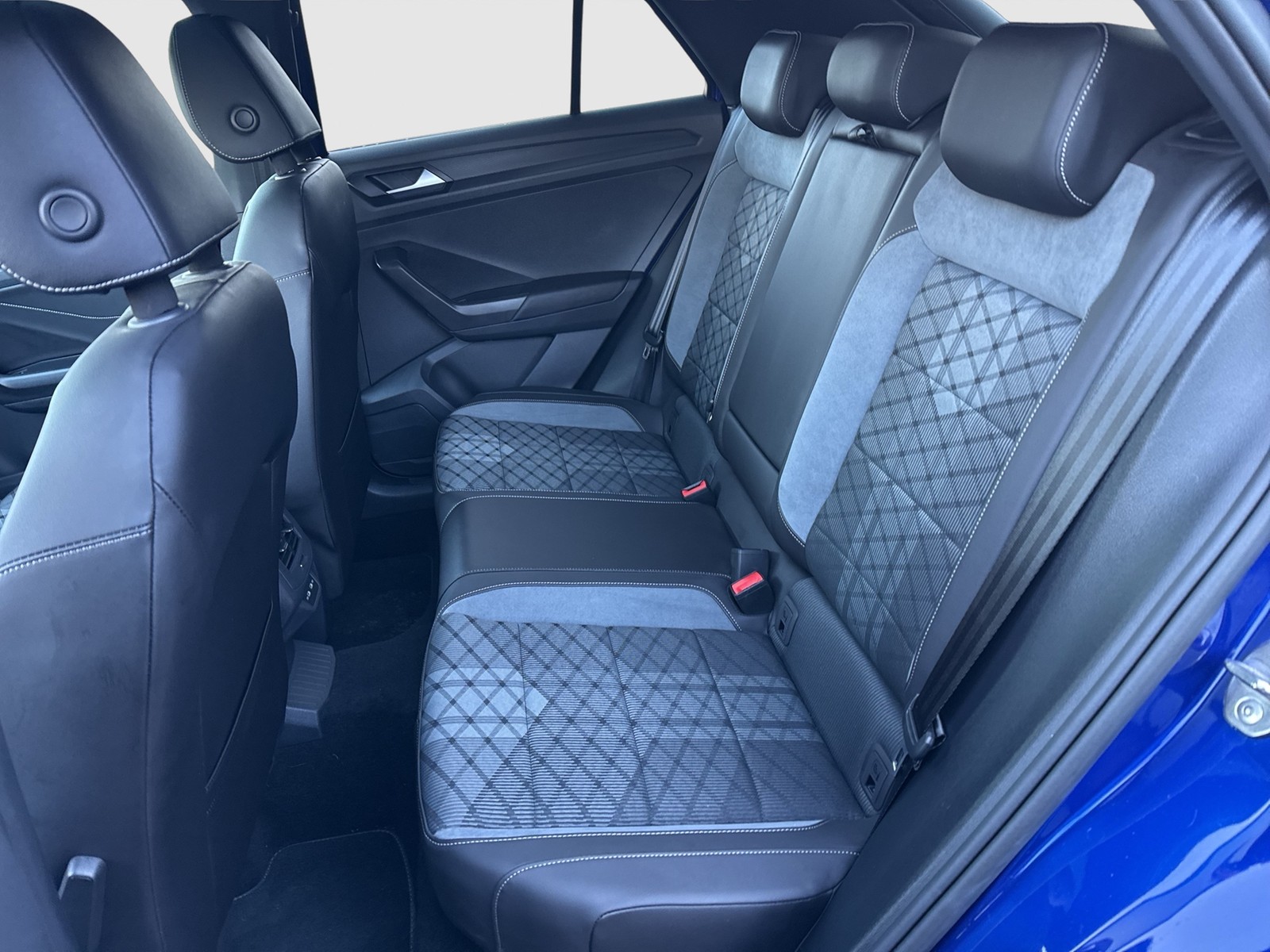 Volkswagen T-Roc 1.5 R-LINE BLACKSTYLE PANO BEATS LM19 NAVI