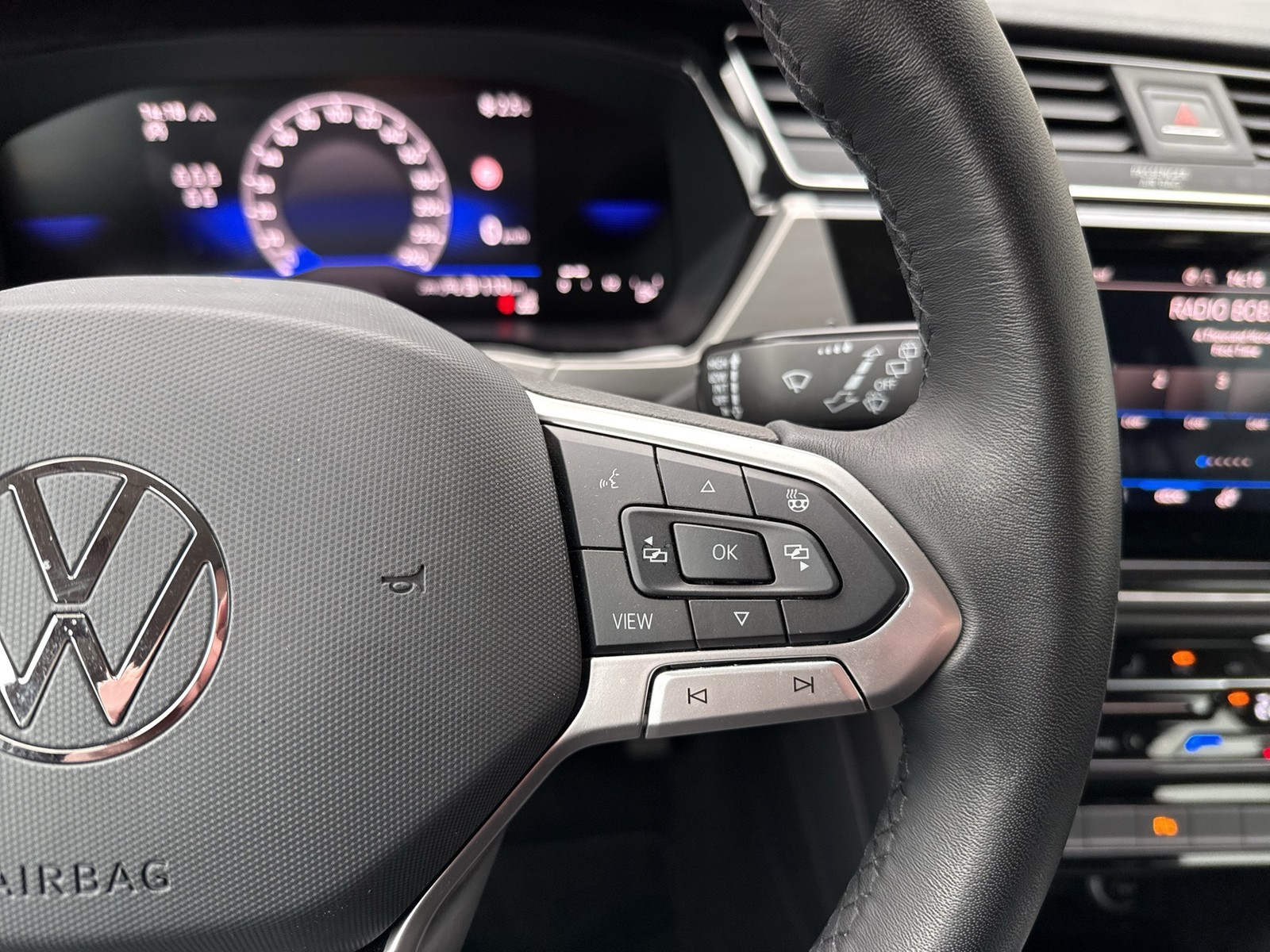 Volkswagen Touran 1.5 COMFORTLINE 7SITZE CAM ACC NAVI ALU