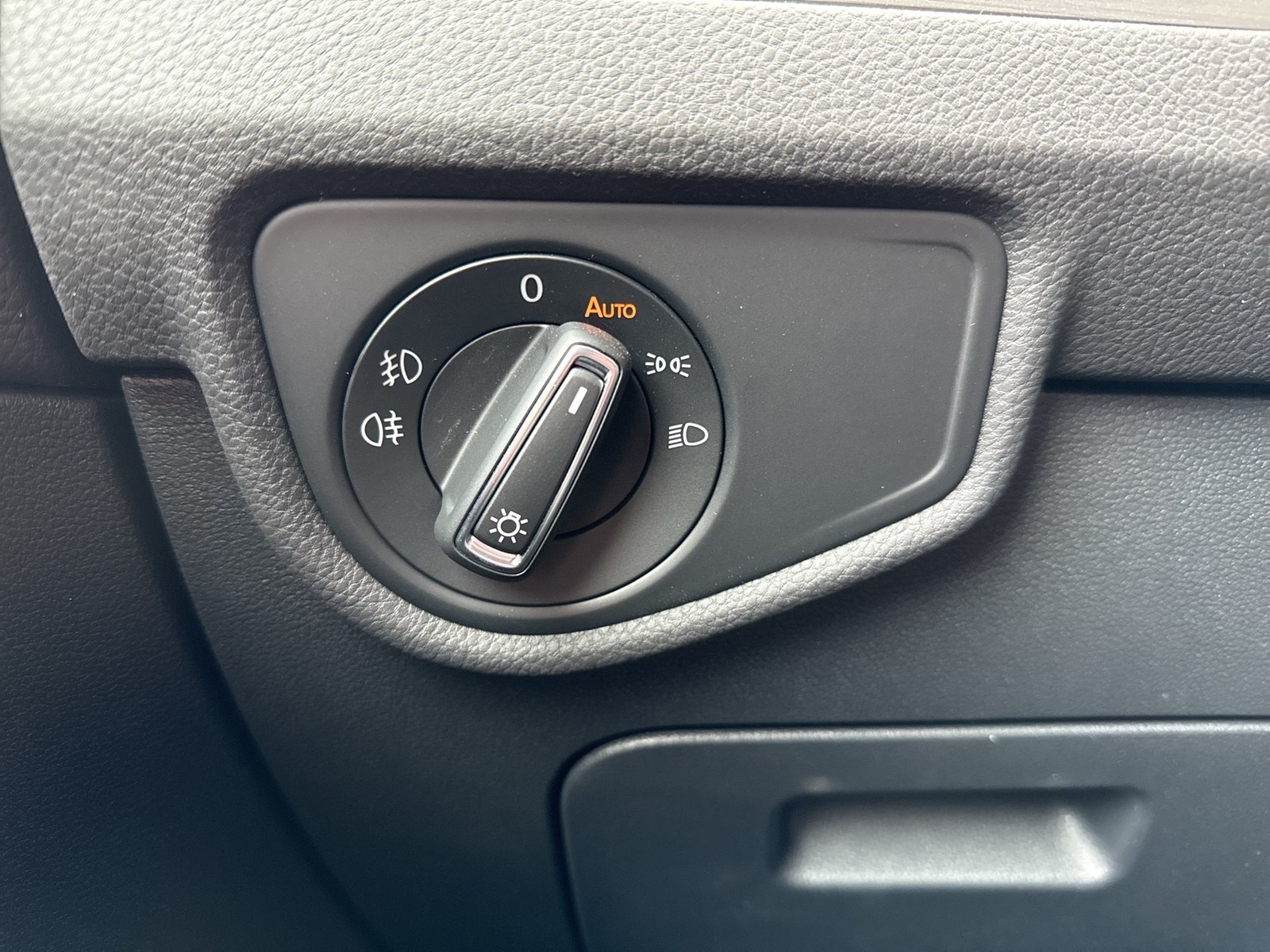 Volkswagen Touran 1.5 COMFORTLINE 7SITZE CAM ACC NAVI ALU