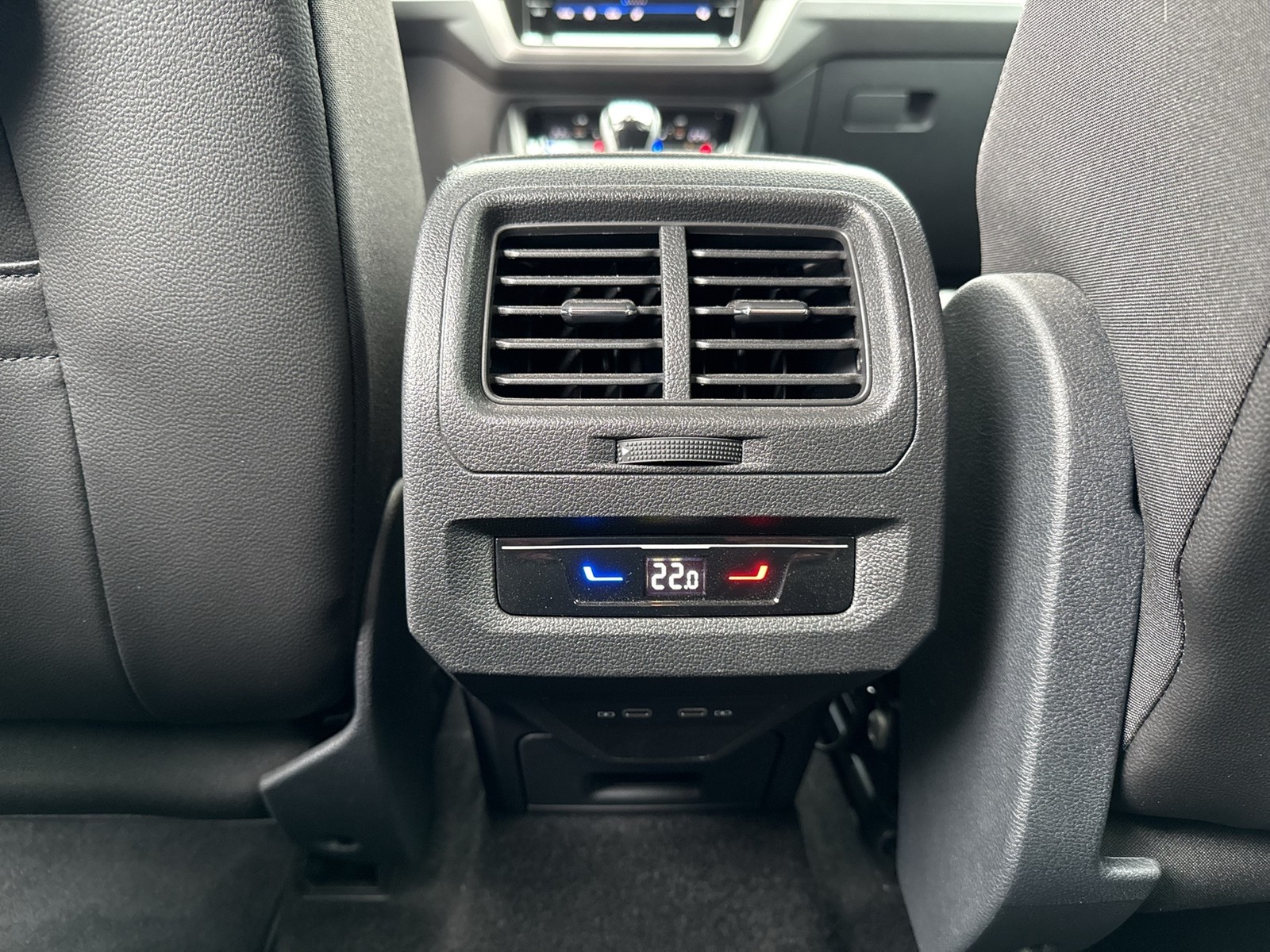 Volkswagen Touran 1.5 COMFORTLINE 7SITZE CAM ACC NAVI ALU