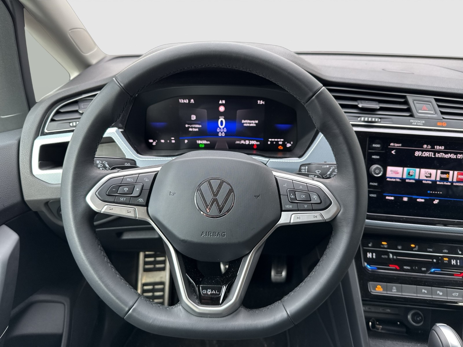 Volkswagen Touran 1.5 GOAL 7SITZE AHK ACC NAVI CARPLAY ALU