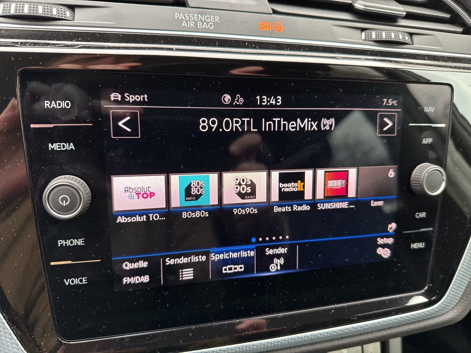 Volkswagen Touran 1.5 GOAL 7SITZE AHK ACC NAVI CARPLAY ALU