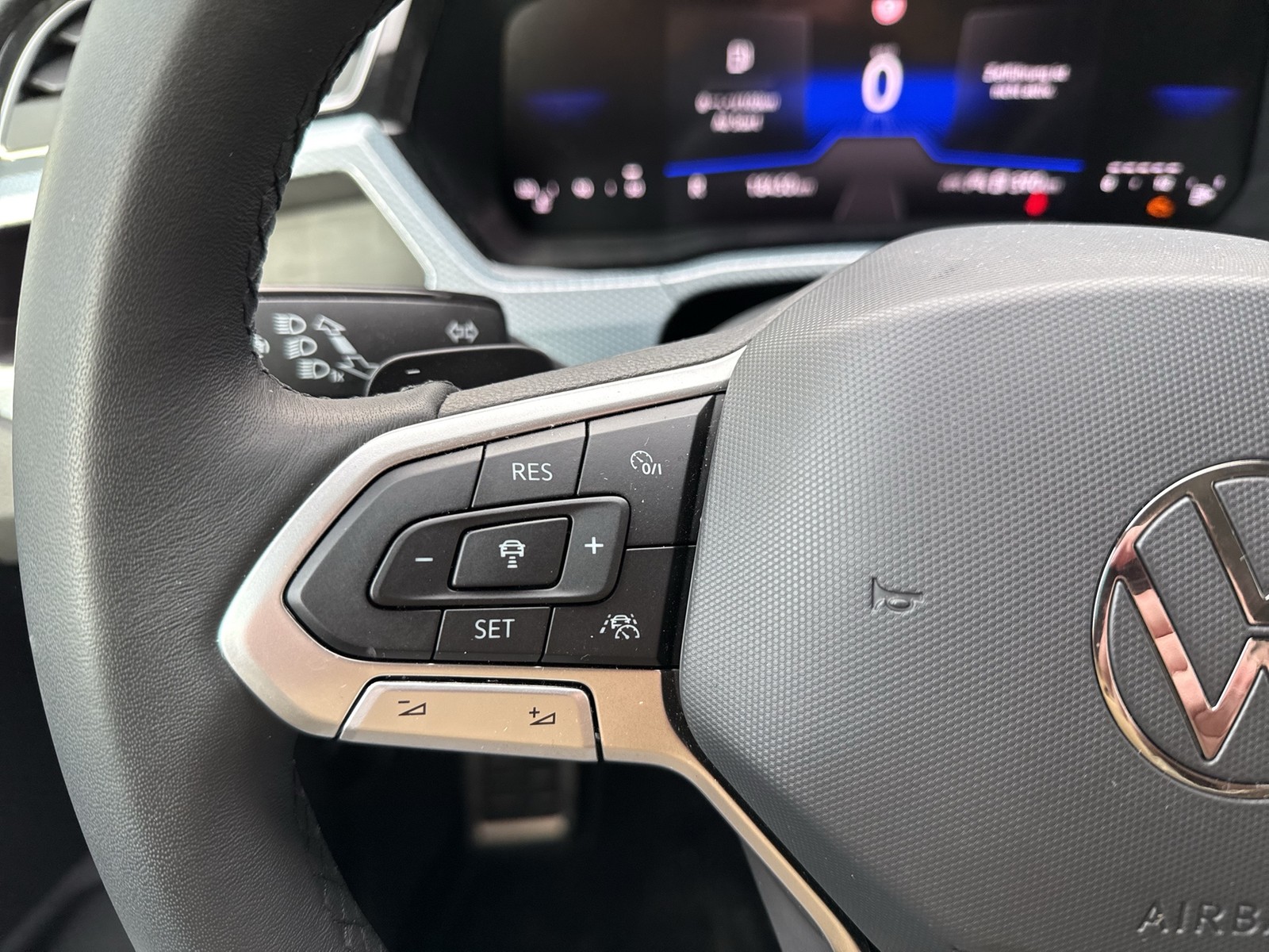 Volkswagen Touran 1.5 GOAL 7SITZE AHK ACC NAVI CARPLAY ALU